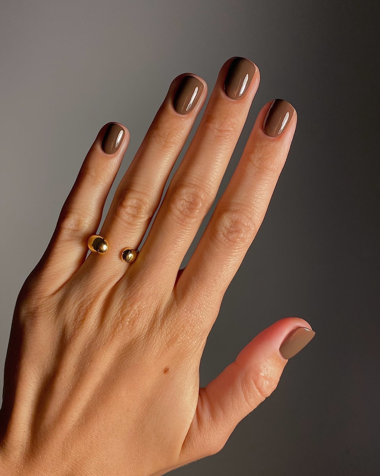 Light Brown Mocha Undertone Medium Almond Nails, Close-Up Take — Classy Mocha Nails
