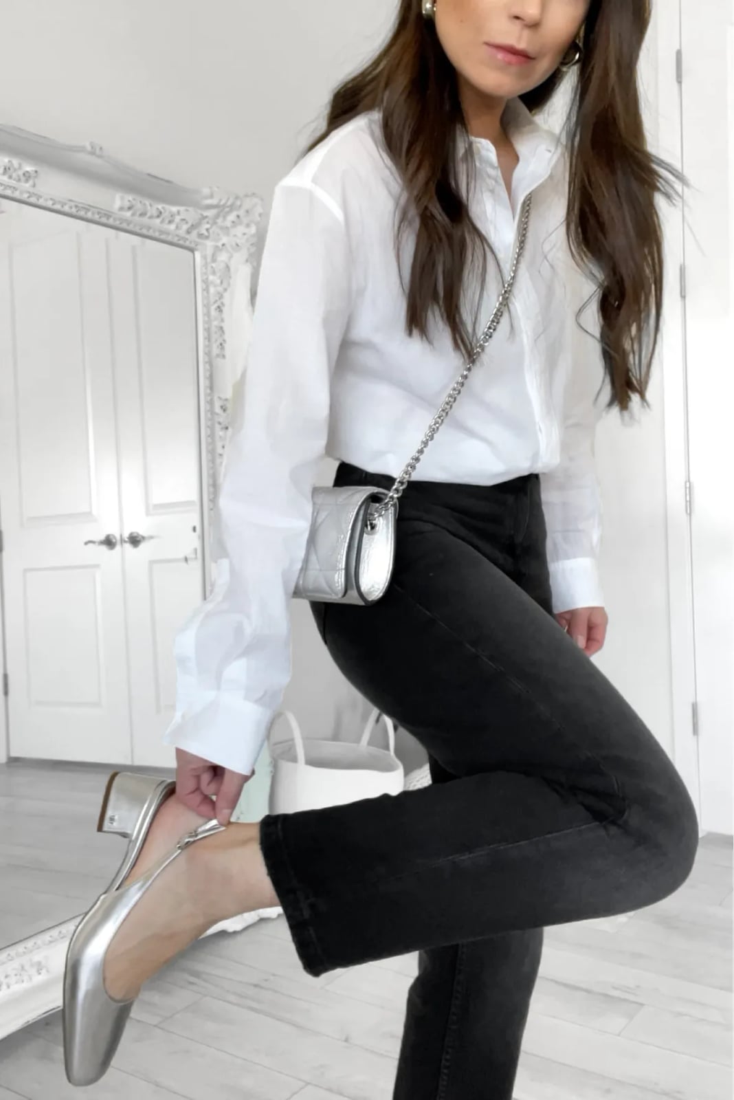 White Shirt With Black Mom Jeans White Shirt With Black Mom Jeans — Classy Mom Jeans Outfits
