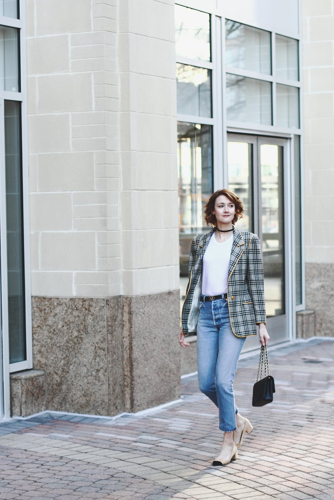 Plaid Blazer With Straight Leg Mom Jeans, Beige Low-Heeled Shoes Plaid Blazer With Straight Leg Mom Jeans, Beige Low-Heeled Shoes — Classy Mom Jeans Outfits