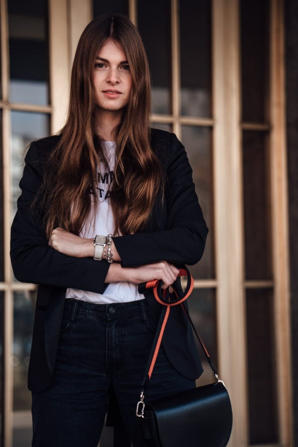Graphic T-Shirt With Black Blazer Graphic T-Shirt With Black Blazer — Classy Mom Jeans Outfits