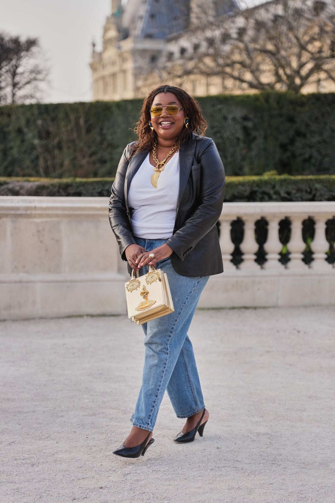 Black Blazer With Mom Jeans Black Blazer With Mom Jeans — Classy Mom Jeans Outfits