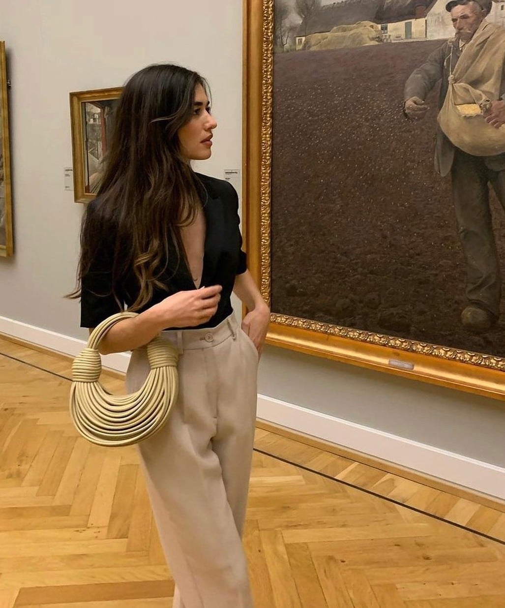 Beige Wide Leg Trousers With Black Blazer Beige Wide Leg Trousers With Black Blazer — Classy Museum Outfits