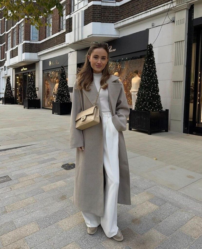 Long gray coat over cream turtleneck and white wide-leg pants Long gray coat over cream turtleneck and white wide-leg pants — Classy Night Outfits