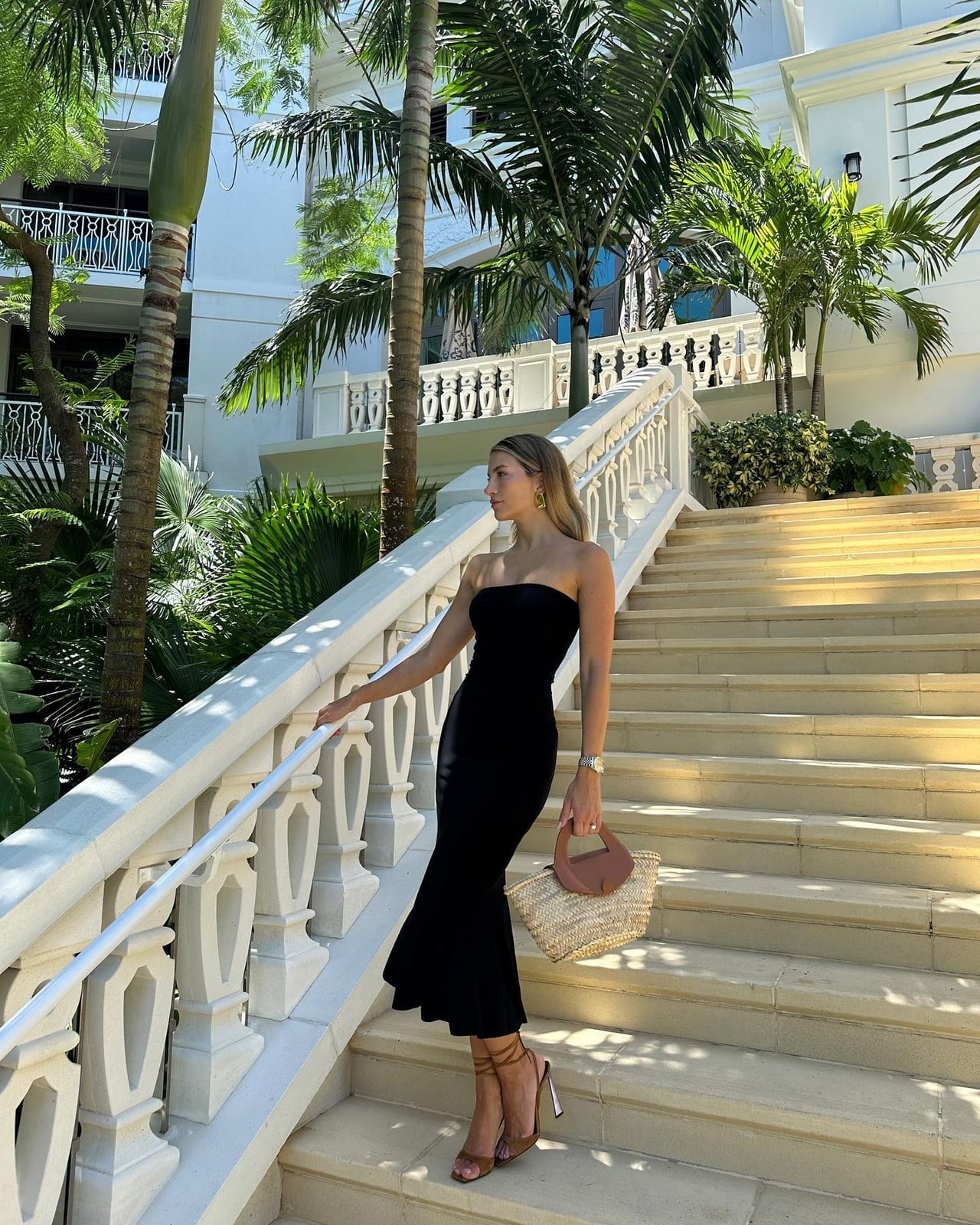 Black strapless mermaid dress with strappy sandals Black strapless mermaid dress with strappy sandals — Classy Night Outfits