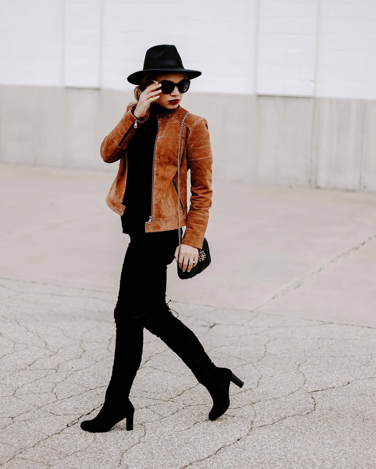 Brown suede jacket over black turtleneck and fitted trousers Brown suede jacket over black turtleneck and fitted trousers — Classy Night Outfits