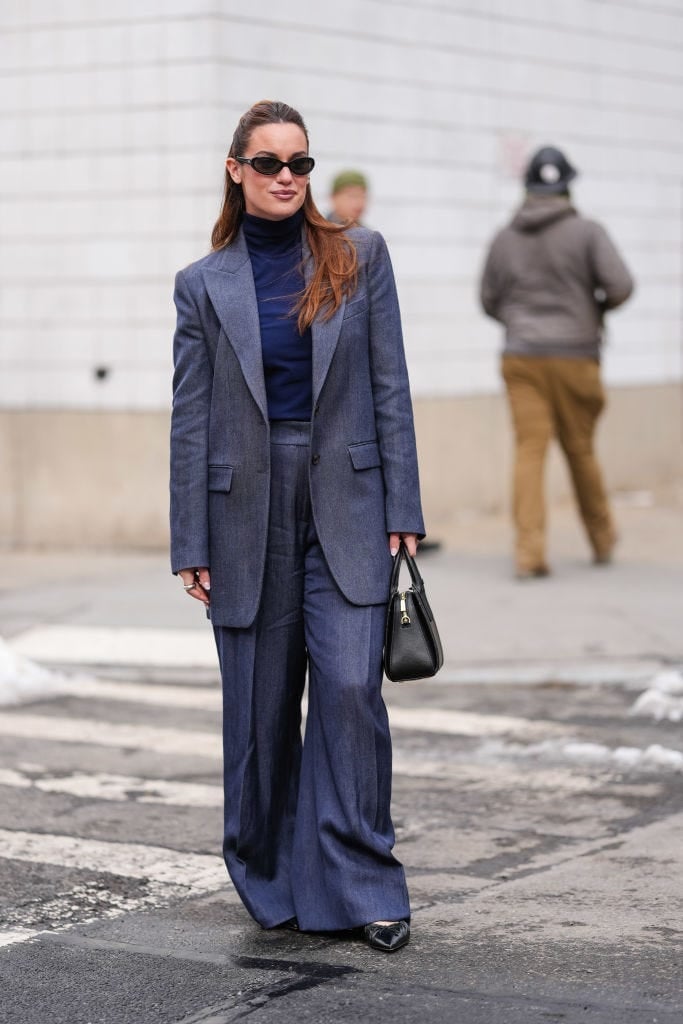 Relaxed blue denim-like suit with wide-leg trousers — Classy Office Siren Outfits