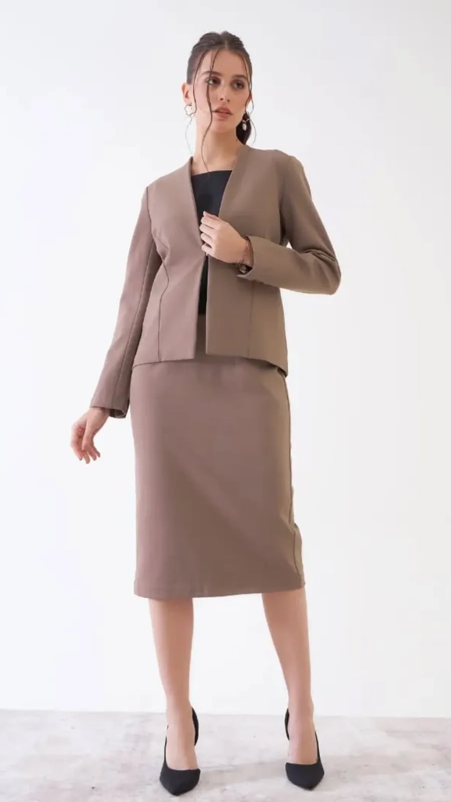 Brown blazer and pencil skirt with black top — Classy Office Siren Outfits