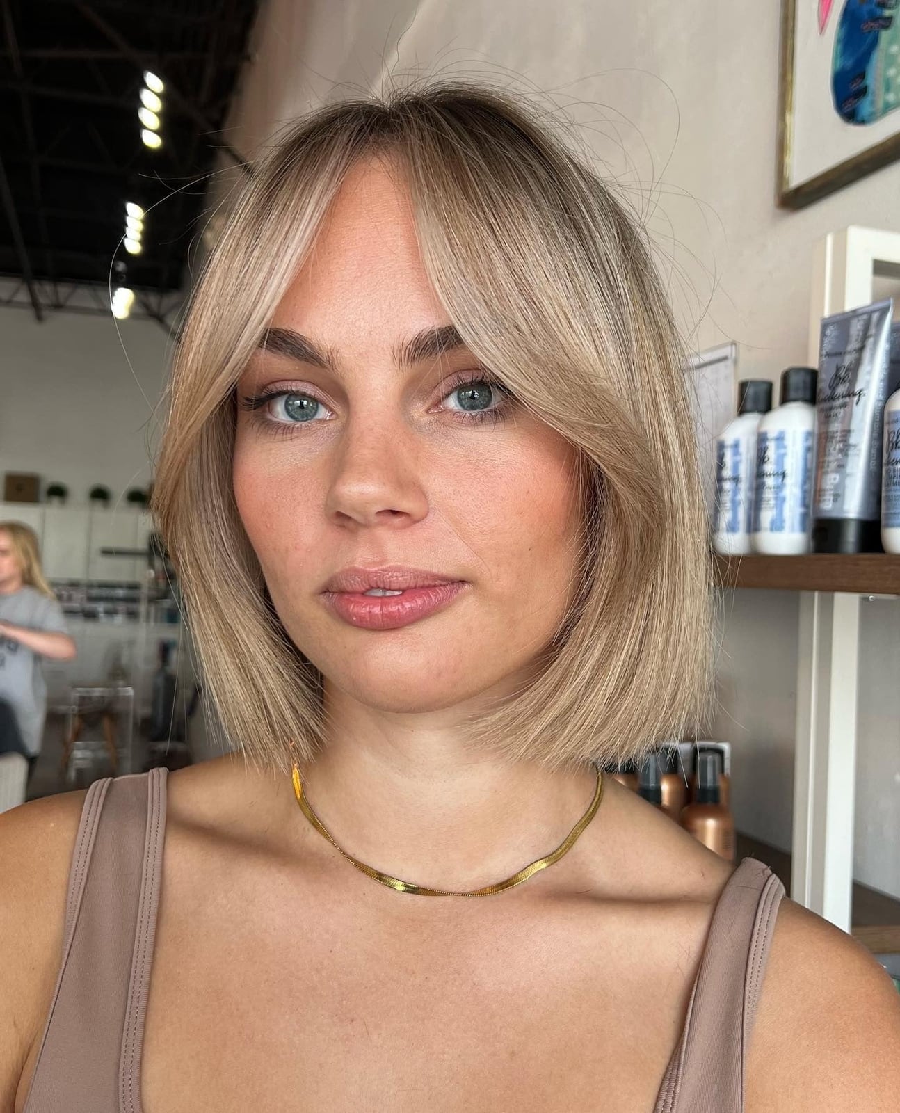 Collarbone Shag Honey Blonde Textured Waves — Classy Old Money Blonde