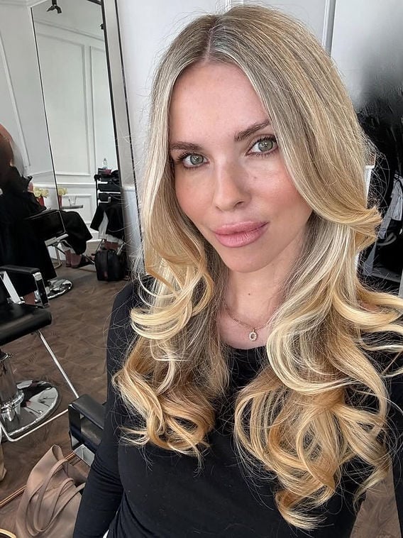 Collarbone Ash Blonde With Face-Framing Layers — Classy Old Money Blonde