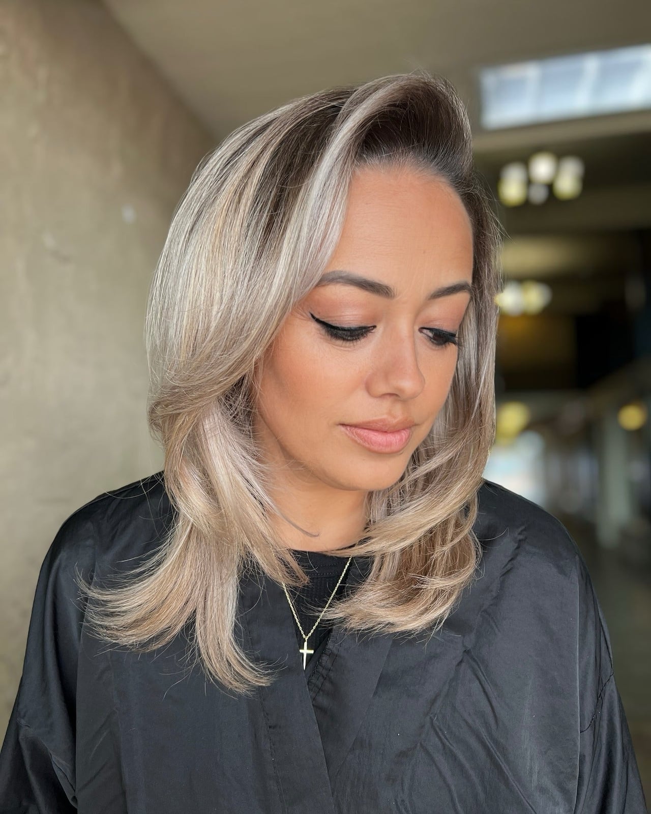 Collarbone Ash Blonde Layers With Dark Roots — Classy Old Money Blonde
