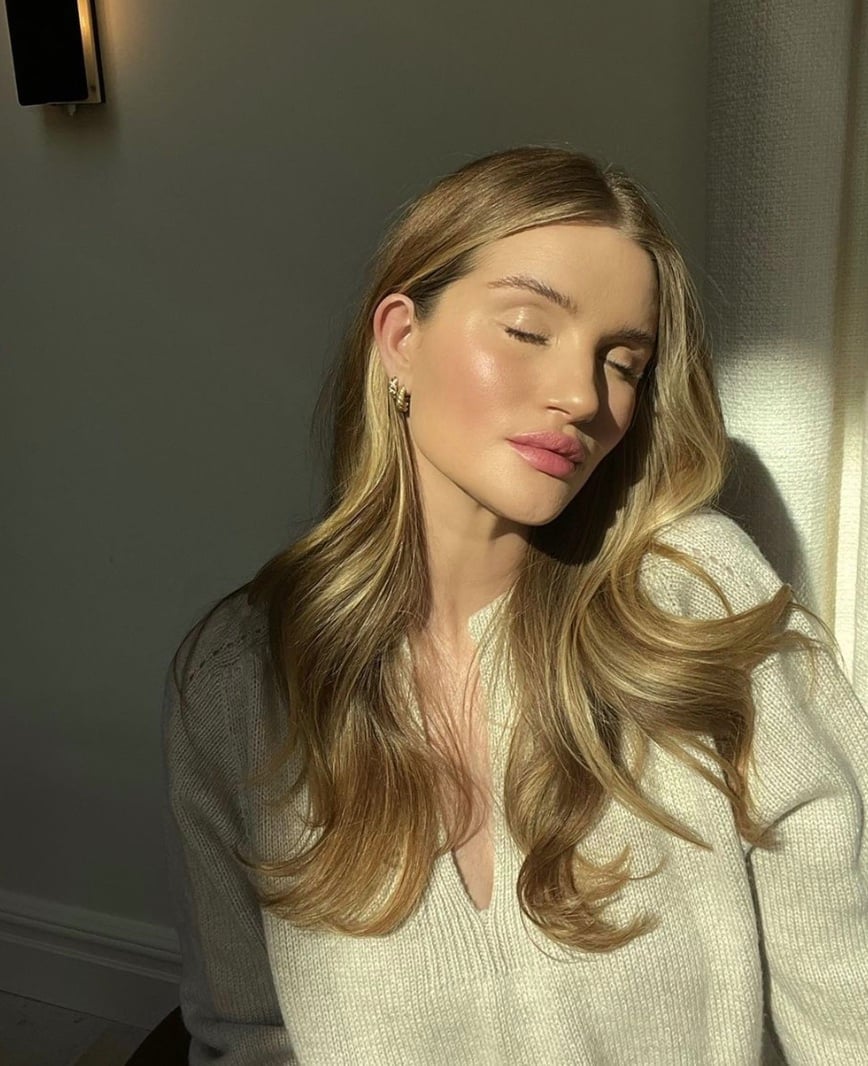 Collarbone Ash Blonde Waves With Curtain Bangs — Classy Party Hair