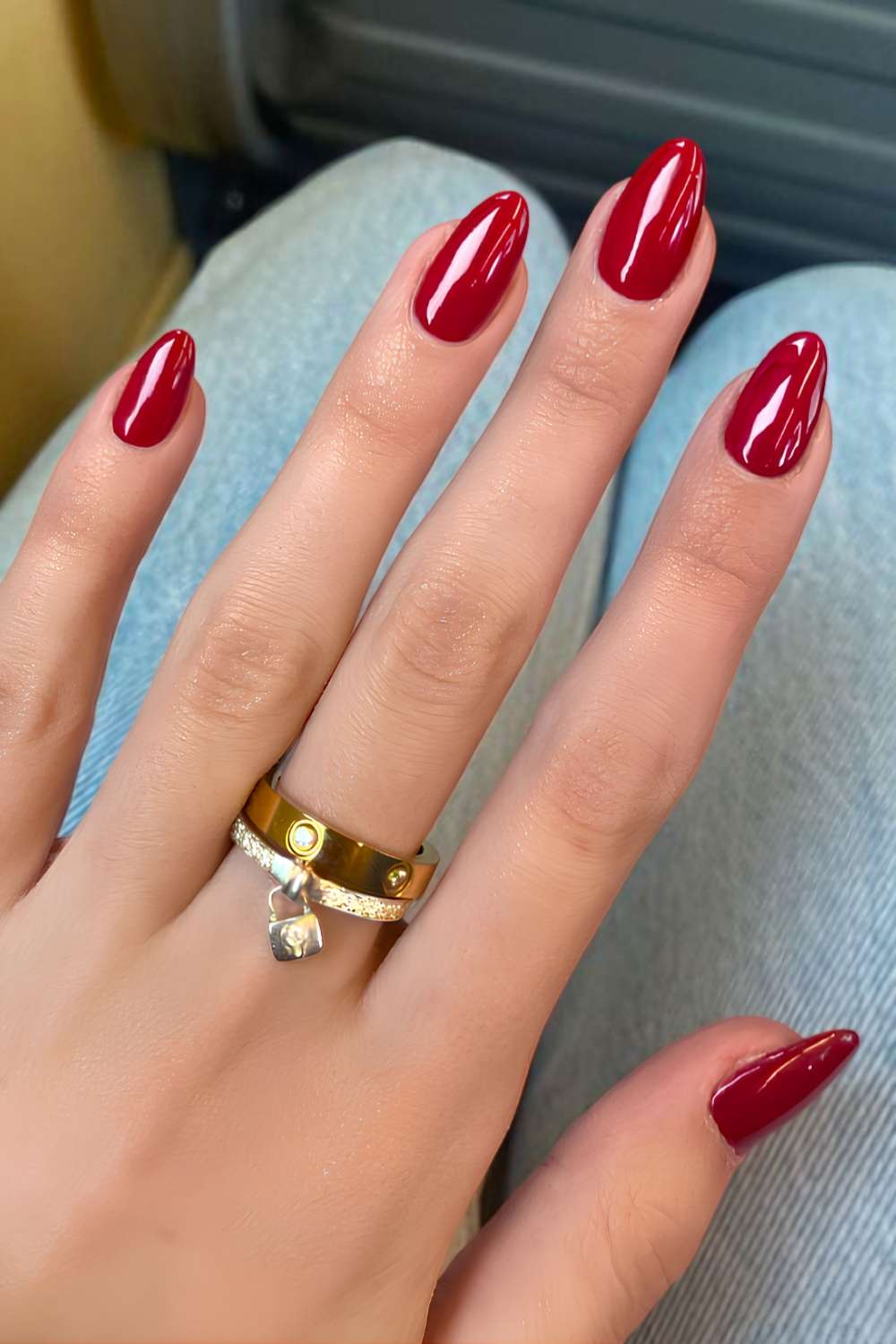 Deep Glossy Red Medium Almond Nails, средние миндалевидные Deep Glossy Red Medium Almond Nails, средние миндалевидные — Classy Red Almond Nails