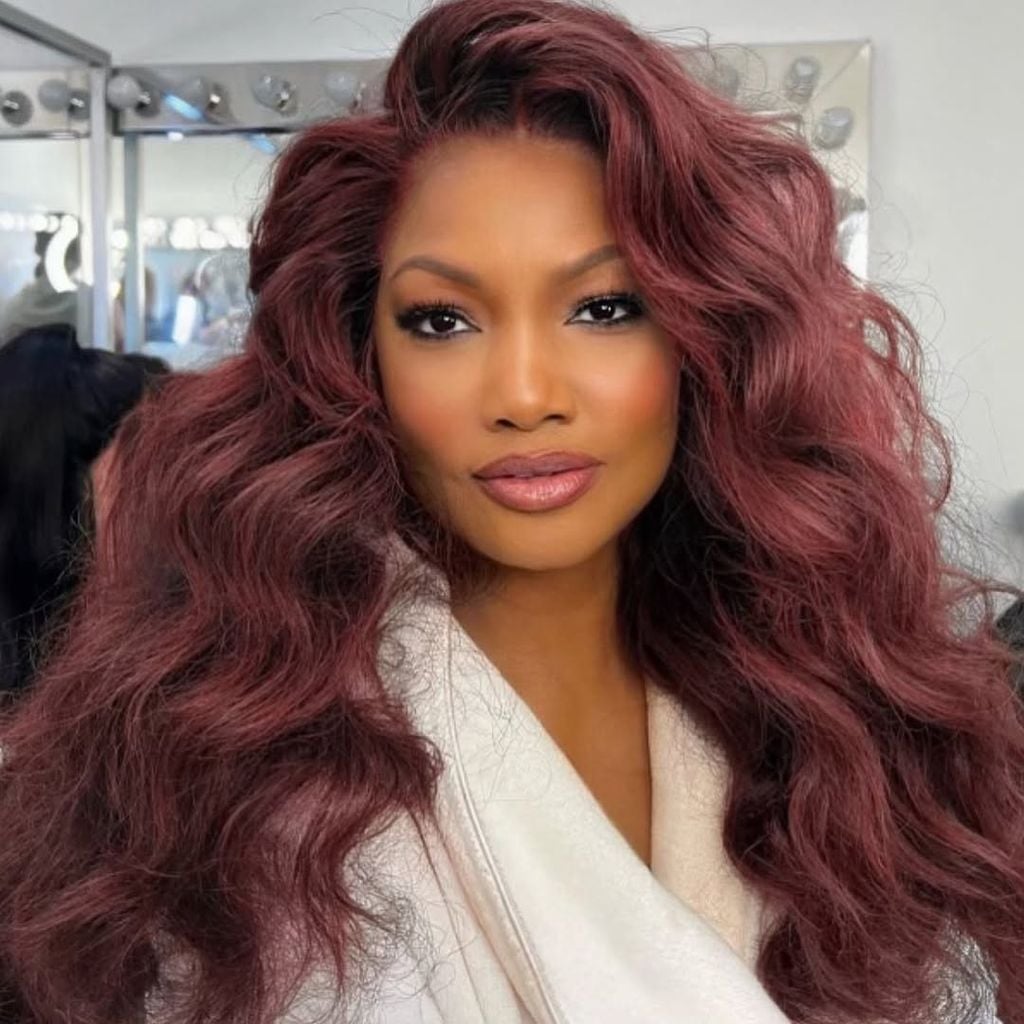 Deep Red Mid-Back Hair with Auburn Undertones Deep Red Mid-Back Hair with Auburn Undertones — Classy Red Hairstyles