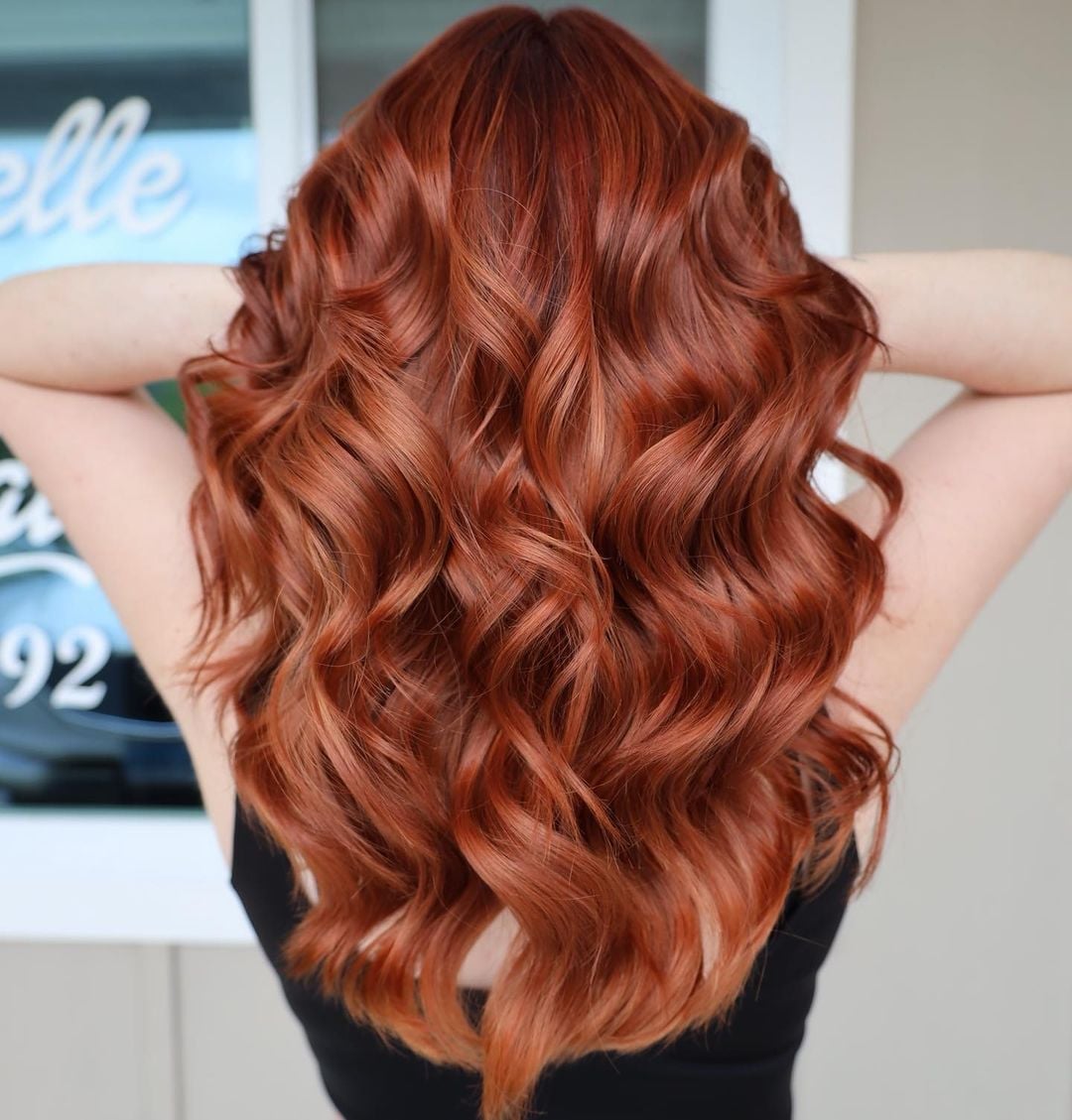 Vibrant Copper Red Mid-Back Curls with Subtle Dimension and Wavy Vibrant Copper Red Mid-Back Curls with Subtle Dimension and Wavy — Classy Red Hairstyles