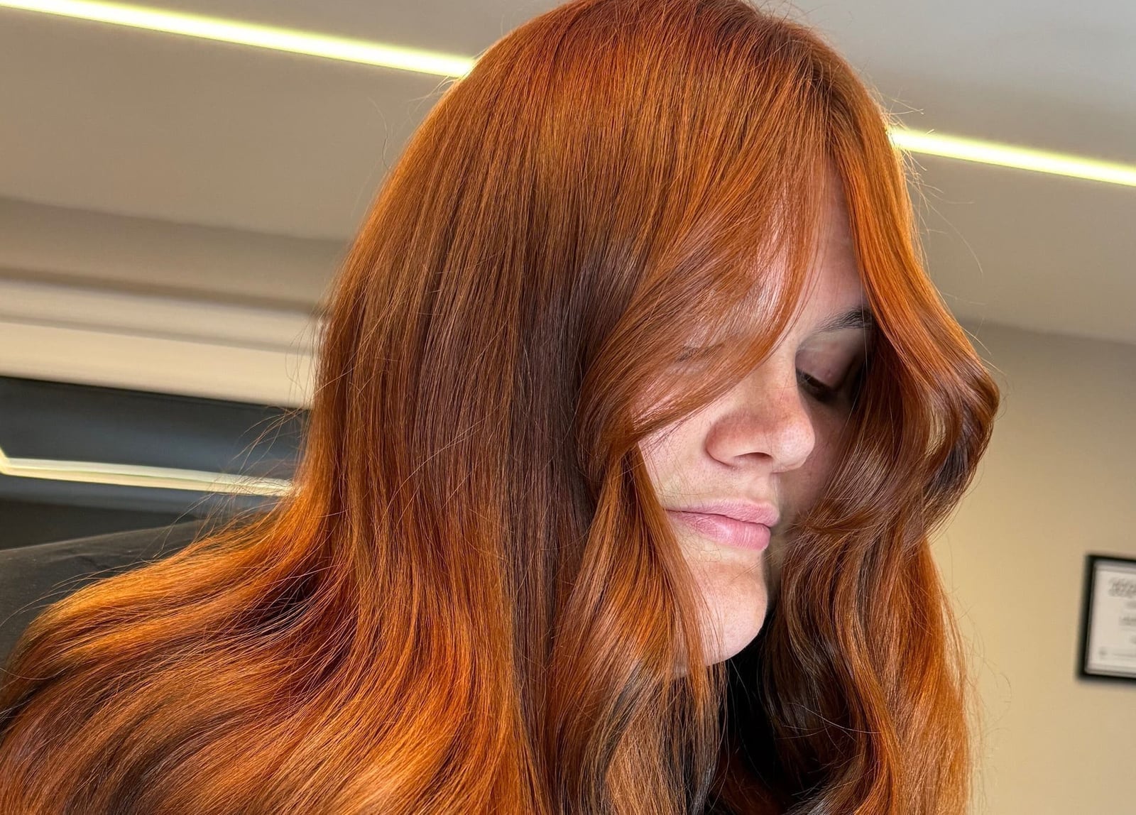 Copper Red Mid-Back Layers with Darker Undertones Copper Red Mid-Back Layers with Darker Undertones — Classy Red Hairstyles