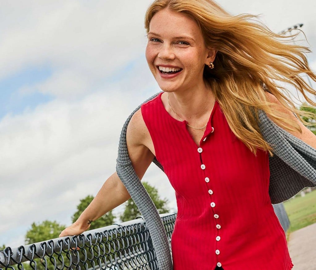 Bright Red Ribbed Sleeveless Top Bright Red Ribbed Sleeveless Top — Classy Red Top Outfits