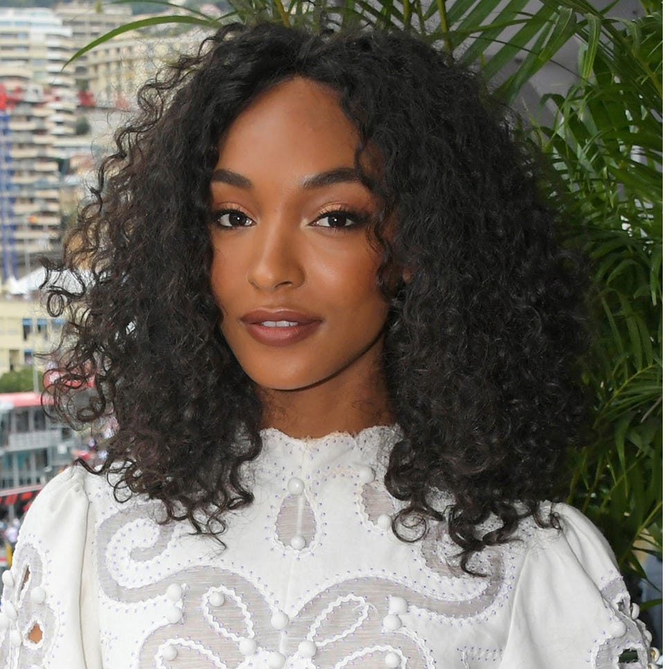 Collarbone Bob With Face-Framing Curtain Bangs Collarbone Bob With Face-Framing Curtain Bangs — Classy Short Curly Hair