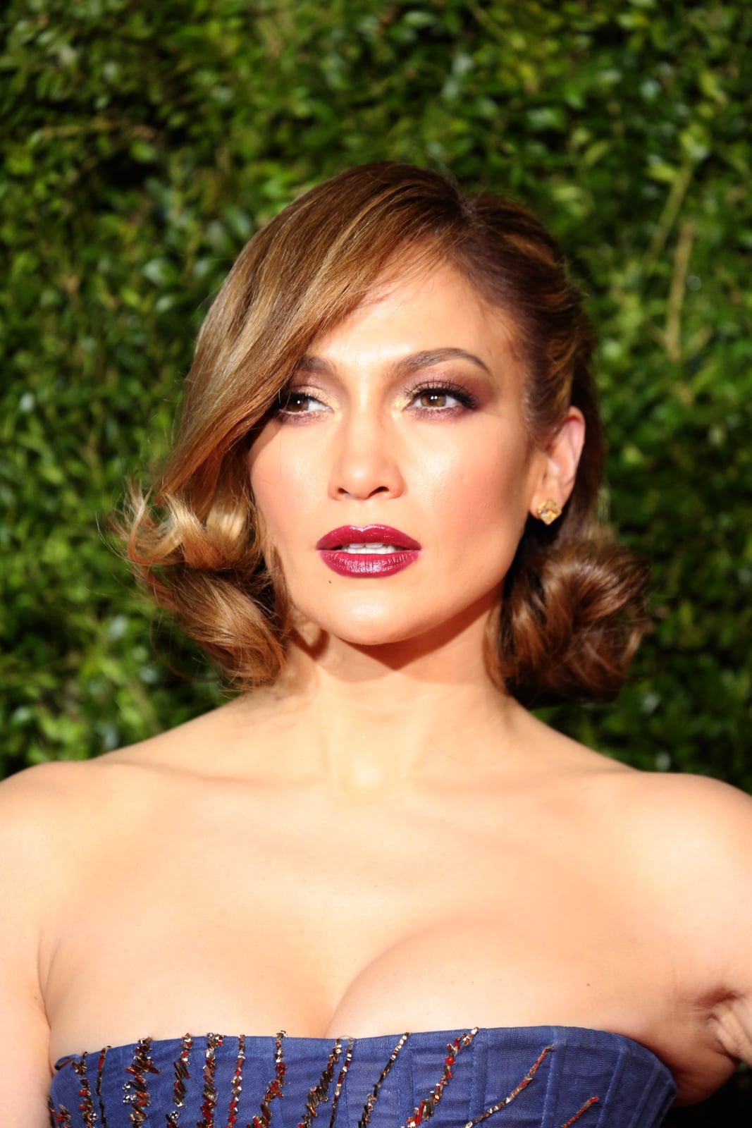 Collarbone Layered Hair With Soft Waves Collarbone Layered Hair With Soft Waves — Classy Short Curly Hair