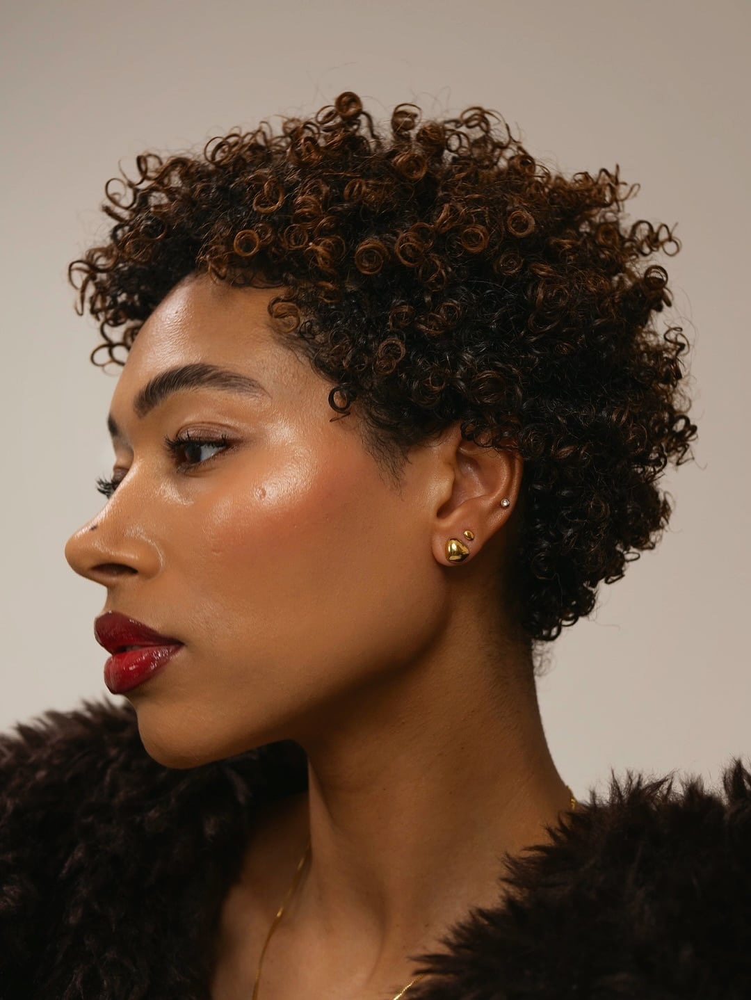 Dark Brown Pixie With Subtle Highlights Dark Brown Pixie With Subtle Highlights — Classy Short Natural Hairstyles