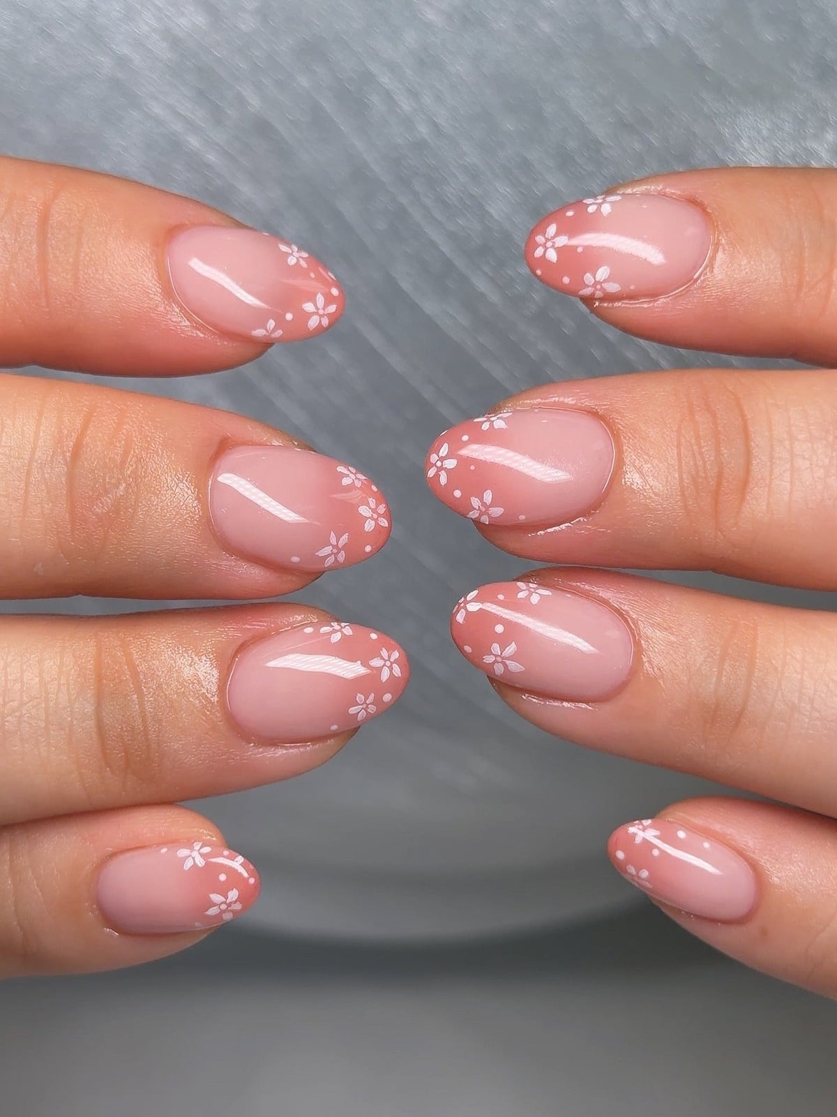 Sheer Pink Floral French Tip Short Oval Nails, короткий овал — Classy Short Oval Nails