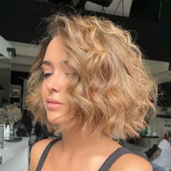 Textured Blonde Collarbone Bob With Side Part — Classy Shoulder Length Bob