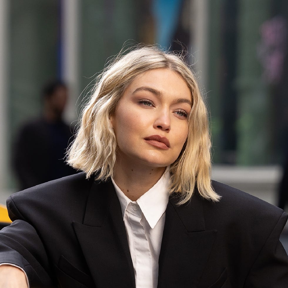 Ash Blonde Collarbone Bob With Lived-In Texture — Classy Shoulder Length Bob