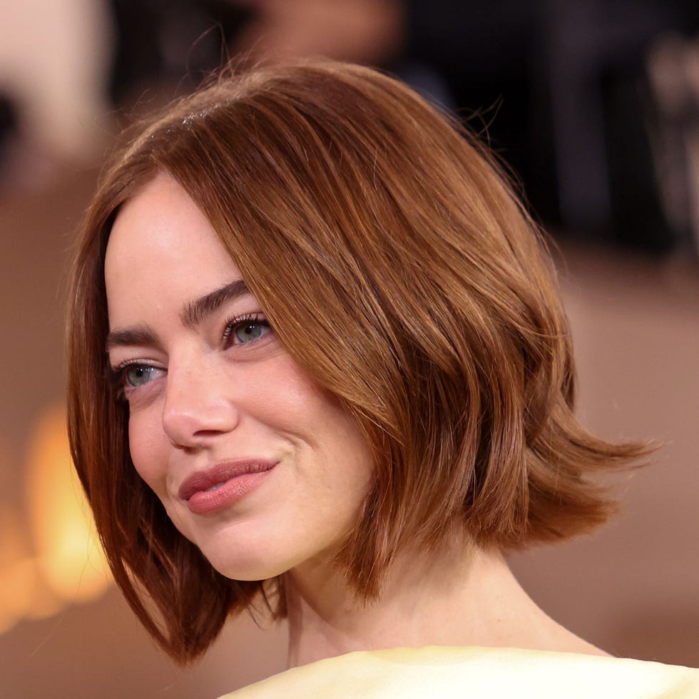 Auburn Collarbone Bob With Soft Waves — Classy Shoulder Length Bob