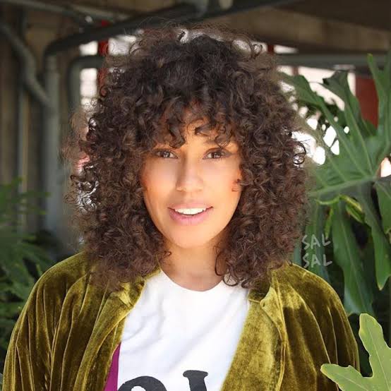 Collarbone Curly Hair With Full Fringe Collarbone Curly Hair With Full Fringe — Classy Shoulder Length Curly Hair