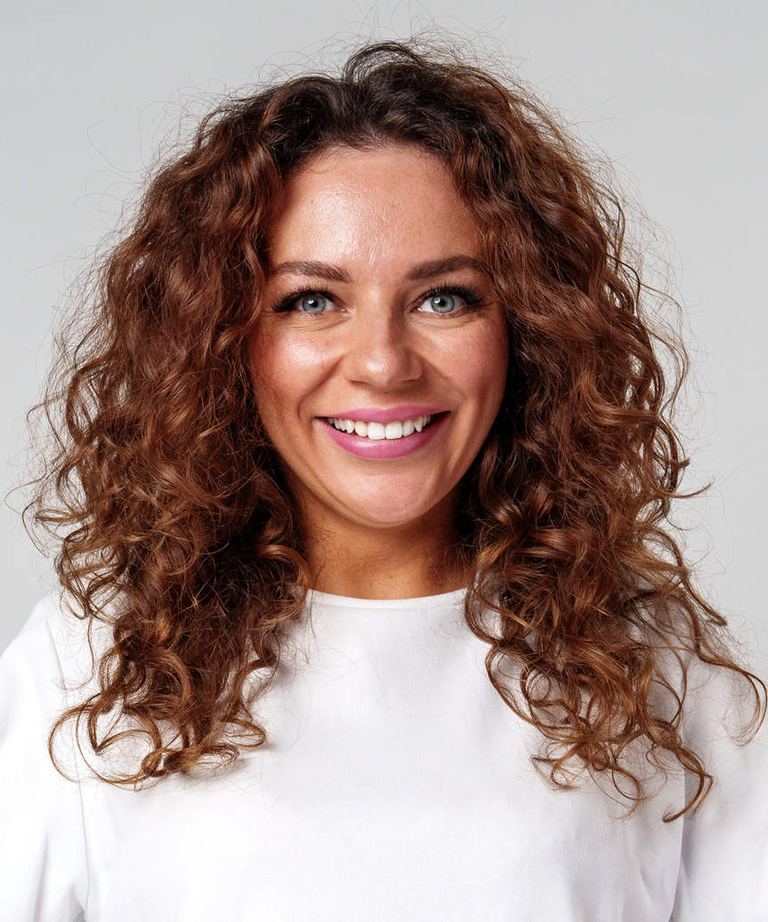 Collarbone Layered Curly Hair Blowout Collarbone Layered Curly Hair Blowout — Classy Shoulder Length Curly Hair