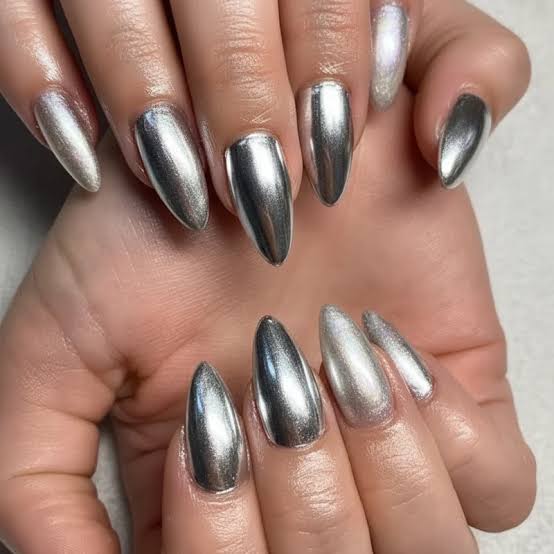 Mirror Chrome Medium Almond Nails, The Nails Exhibit A Uniform Mirror Chrome Medium Almond Nails, The Nails Exhibit A Uniform — Classy Silver Chrome Nails