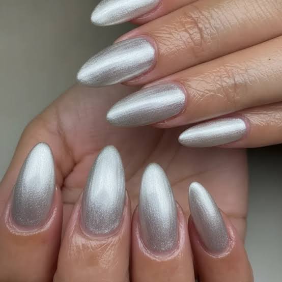 Mirror Silver Chrome Stiletto Nails Mirror Silver Chrome Stiletto Nails — Classy Silver Chrome Nails