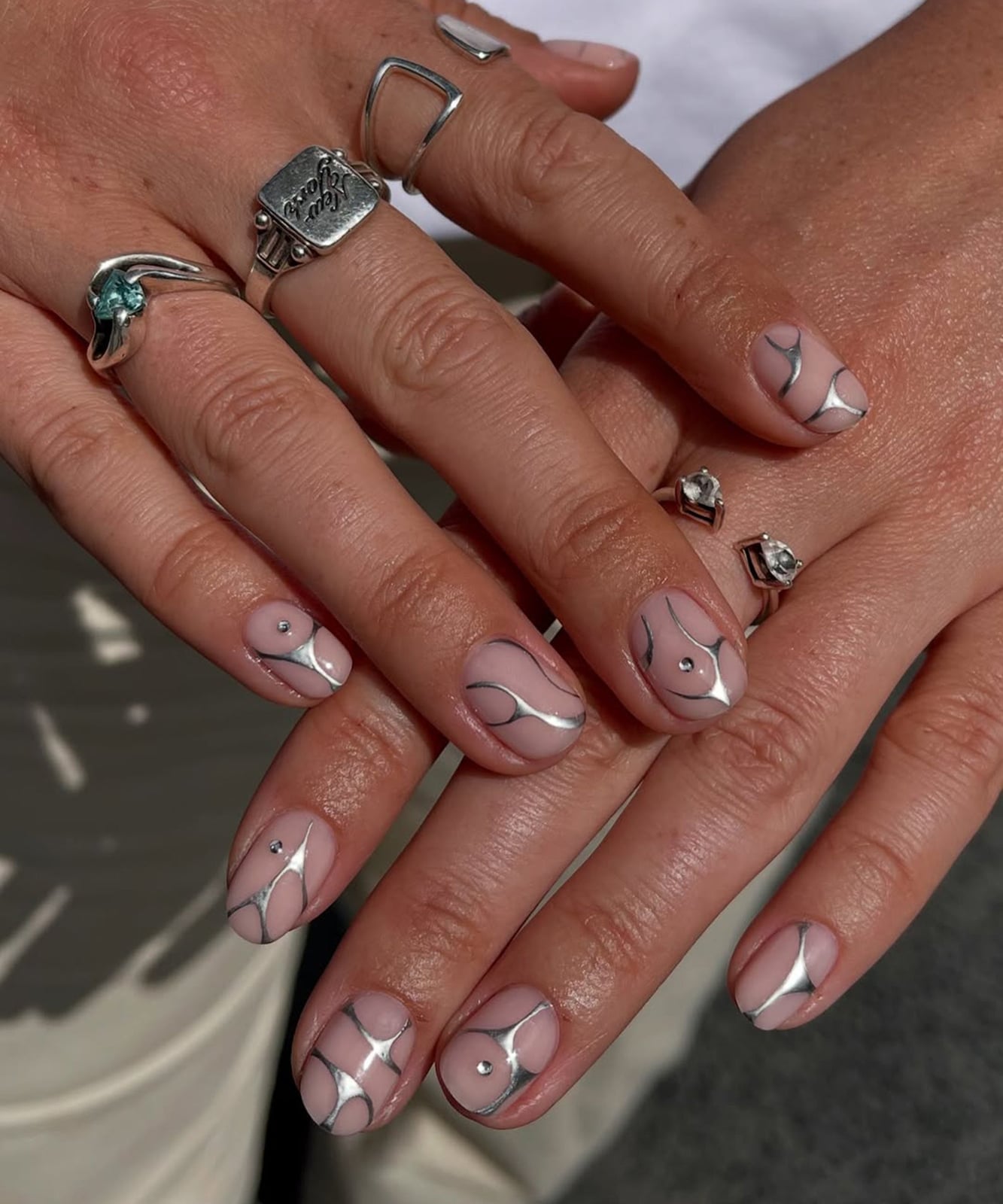 Silver Line Art Sheer Nude Short Almond Nails Silver Line Art Sheer Nude Short Almond Nails — Classy Silver Chrome Nails