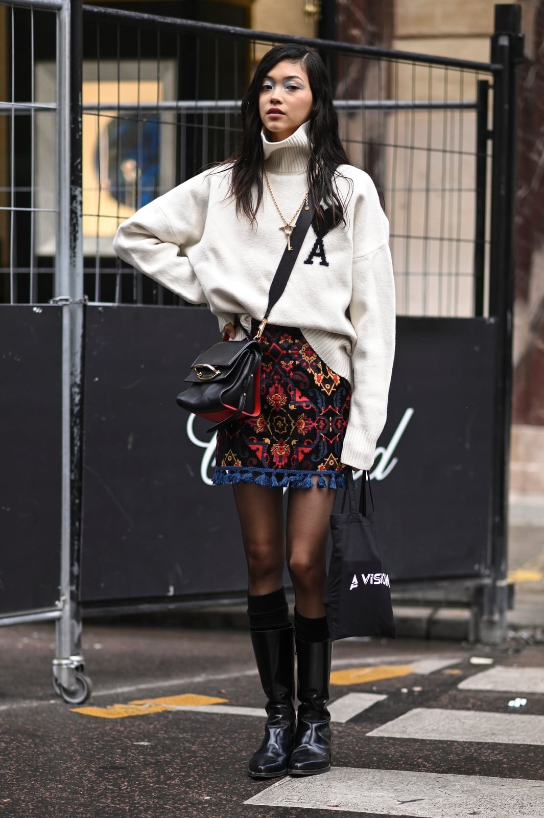 Turtleneck sweater with patterned mini skirt and tall boots — Classy Streetwear Outfits