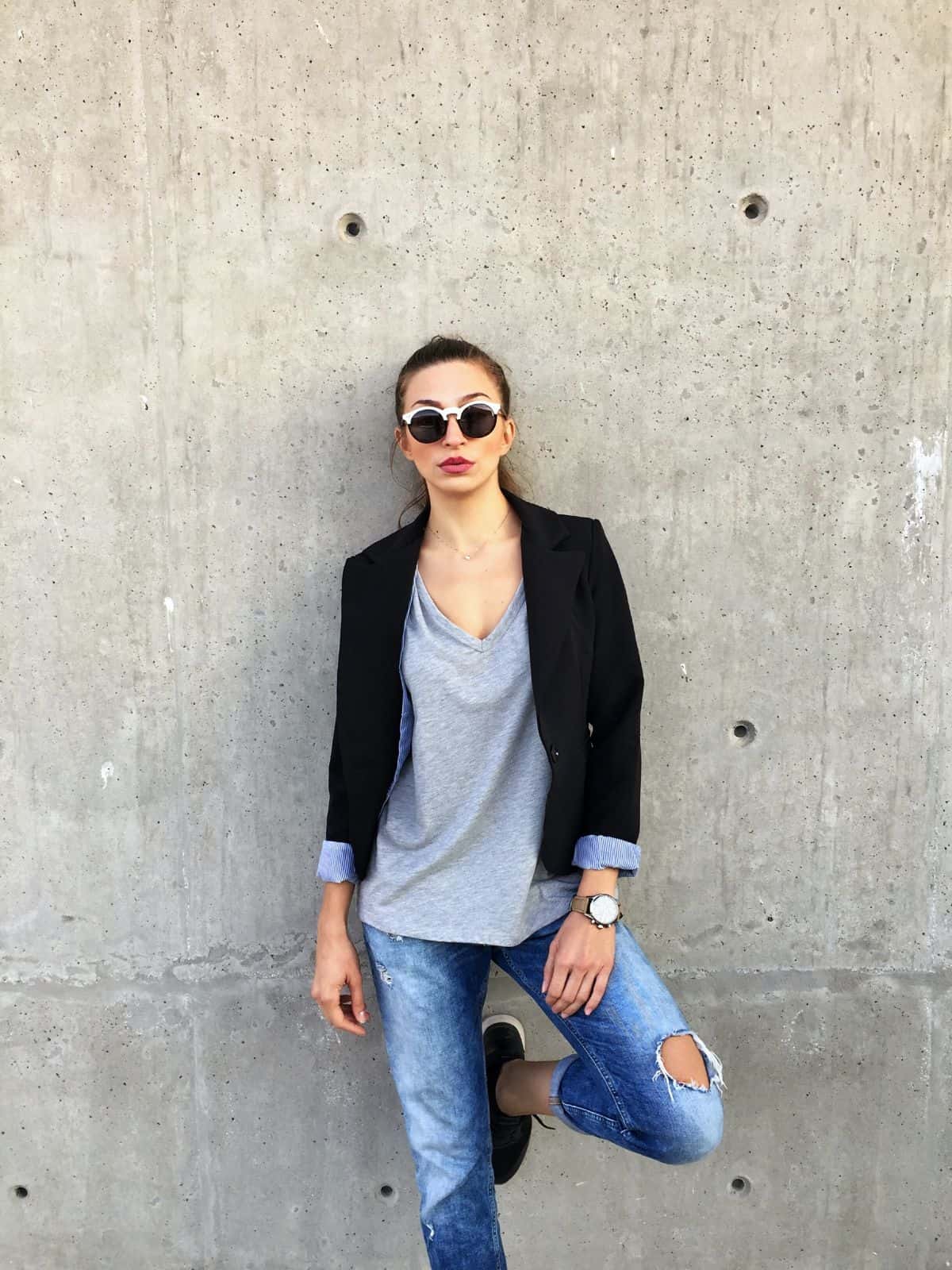 Black oversized blazer with ripped jeans and loafers — Classy Streetwear Outfits