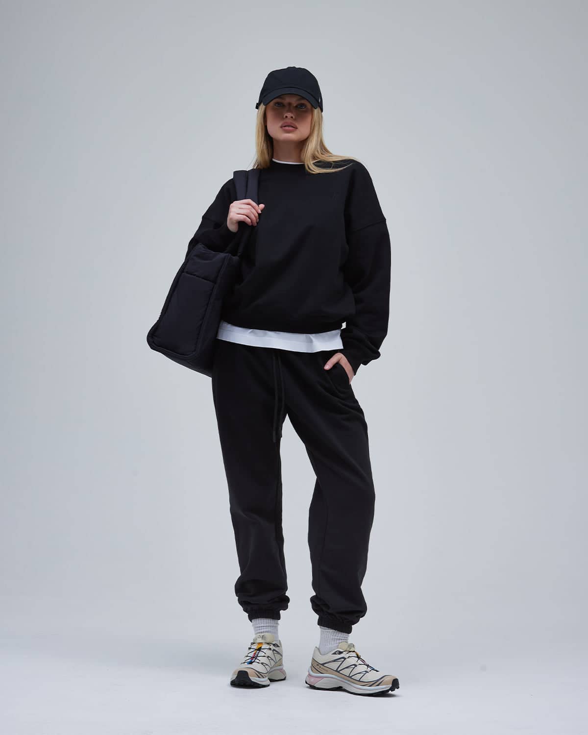 Black Sweatpants With Black Oversized Sweatshirt Black Sweatpants With Black Oversized Sweatshirt — Classy Sweatpants Outfits