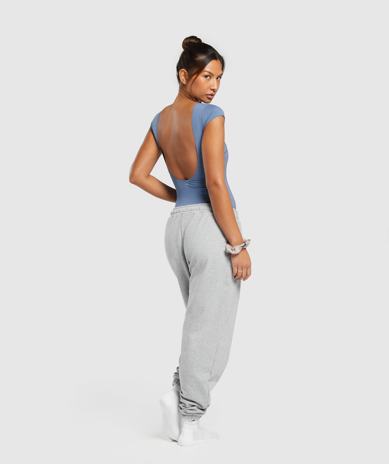 Gray Wide Leg Sweatpants With Blue Bodysuit Gray Wide Leg Sweatpants With Blue Bodysuit — Classy Sweatpants Outfits