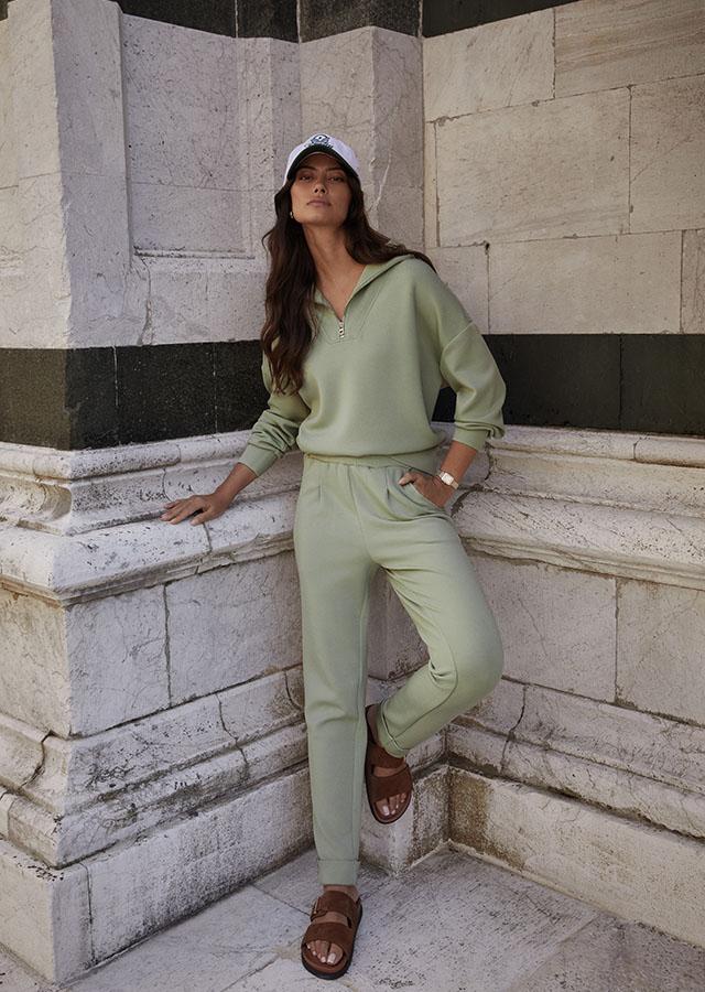 Sage Green Sweatpant Set With Leather Sandals Sage Green Sweatpant Set With Leather Sandals — Classy Sweatpants Outfits