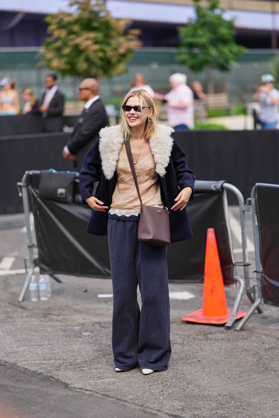 Dark Blue Wide Leg Sweatpants With Shearling Collar Jacket Dark Blue Wide Leg Sweatpants With Shearling Collar Jacket — Classy Sweatpants Outfits