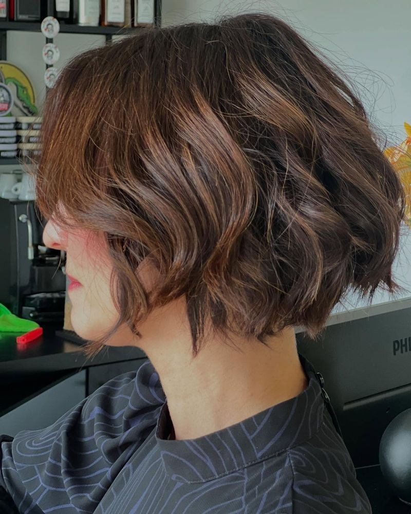 Chin Length Bob With Balayage Waves, подбородок — Classy Very Short Hair