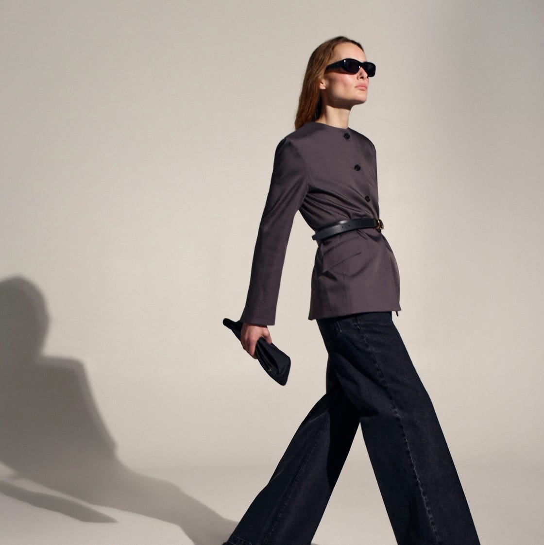 Belted gray oversized blazer over dark wide-leg jeans — Classy Work Outfits