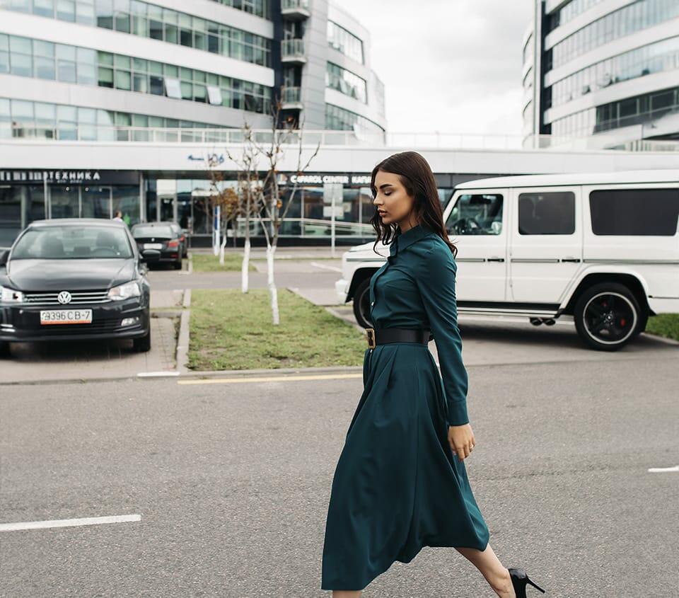 Deep teal long-sleeved dress with wide black belt — Classy Work Outfits