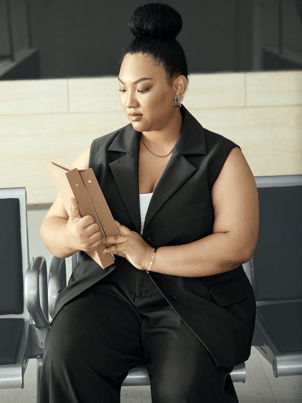 Sleeveless black blazer with wide-leg trousers, Smooth Suiting Fabric — Classy Work Outfits Women Office