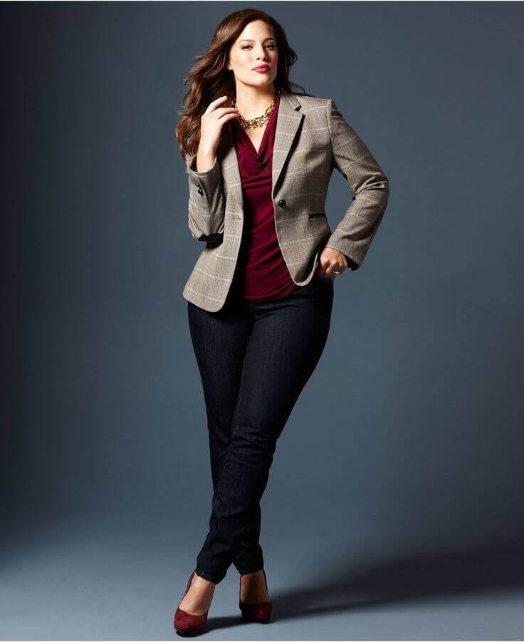 Brown plaid blazer with dark wash jeans — Classy Work Outfits Women Office