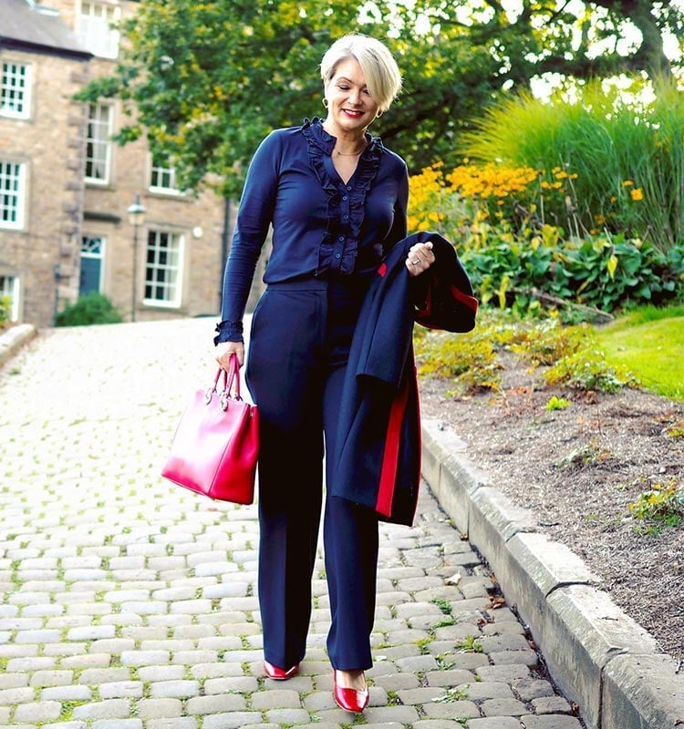 Navy suit with red accents — Classy Work Outfits Women Office