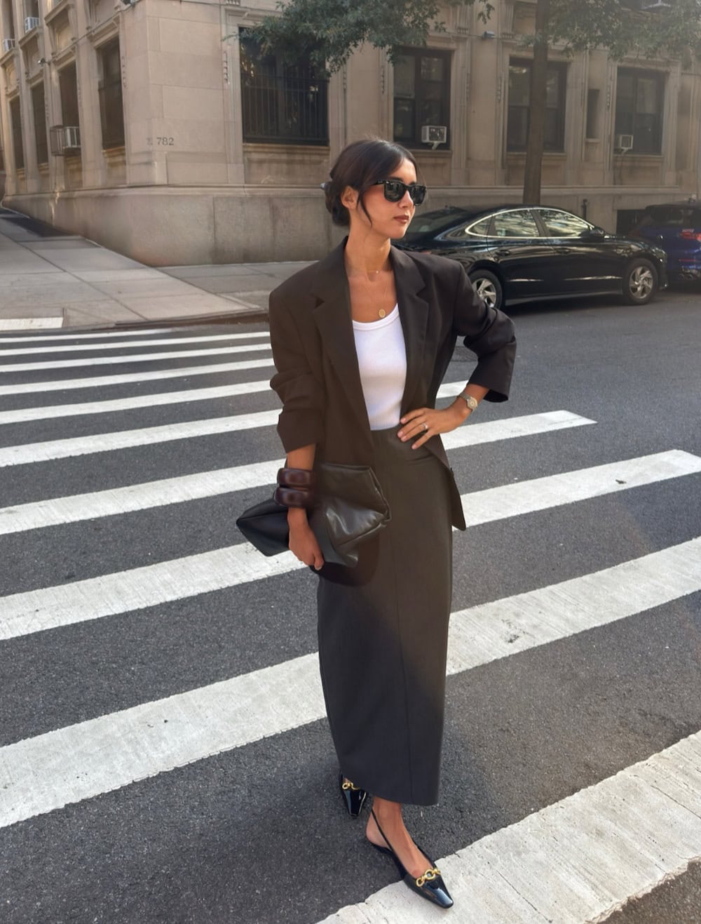 Oversized black blazer with a gray midi skirt — Classy Work Outfits Women Office