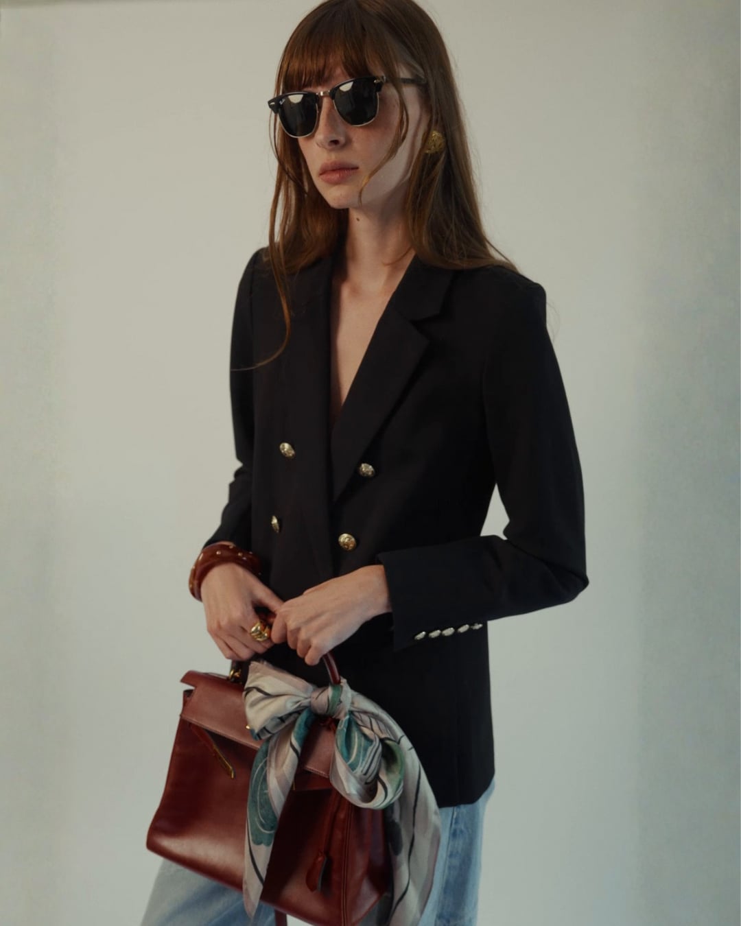 Oversized Blazer and Jeans for Smart Casual, Close-Up Take — Classy Y2K Style
