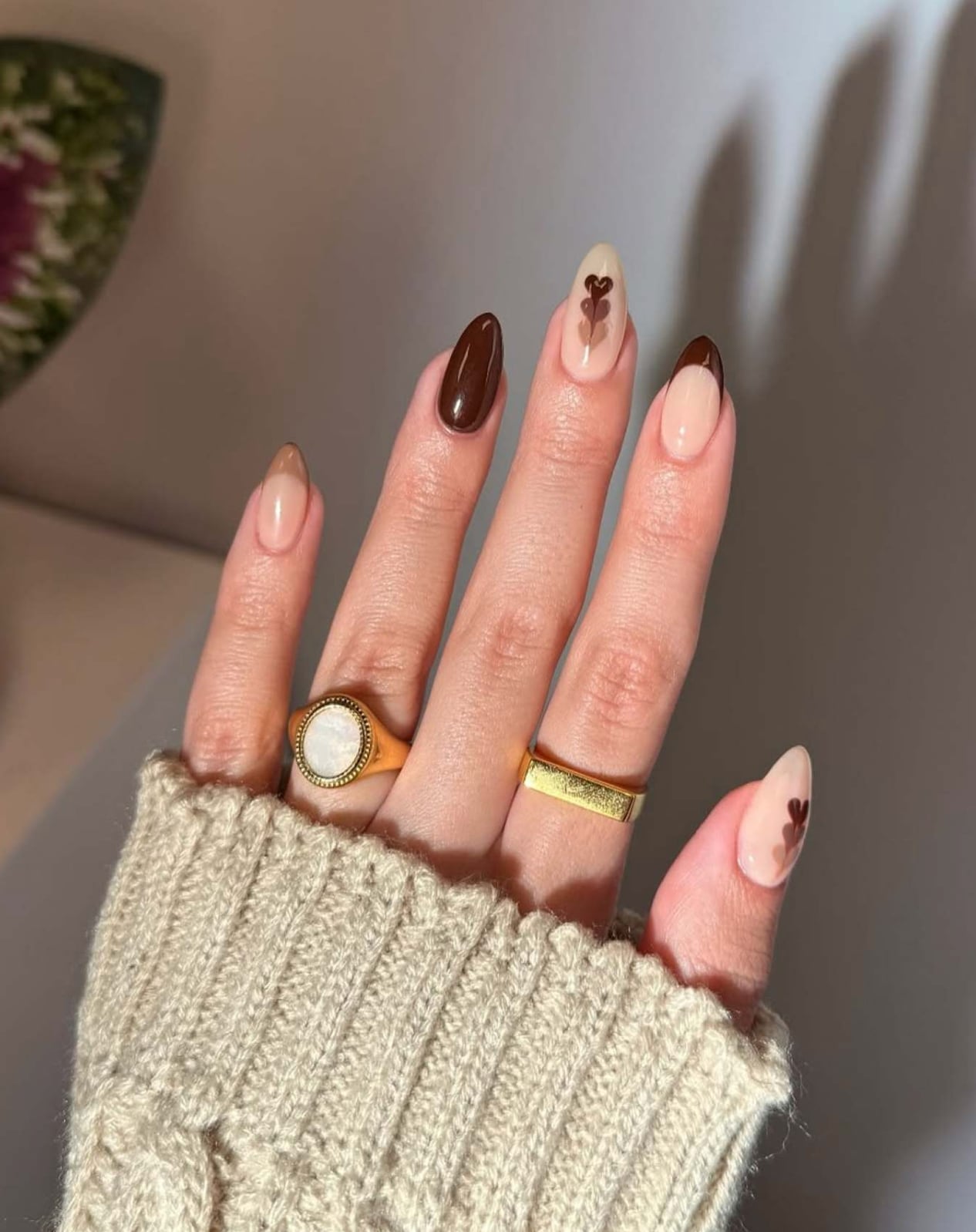Medium Almond Brown Heart Accent Nails Medium Almond Brown Heart Accent Nails — Cute Brown Nails