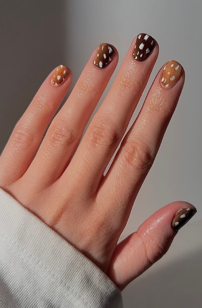 Short Round Fawn Spot Nails Short Round Fawn Spot Nails — Cute Brown Nails