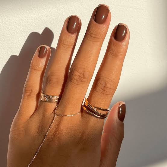 Short Square Glossy Medium Brown Nails, Emphasizing The Clean Short Square Glossy Medium Brown Nails, Emphasizing The Clean — Cute Brown Nails