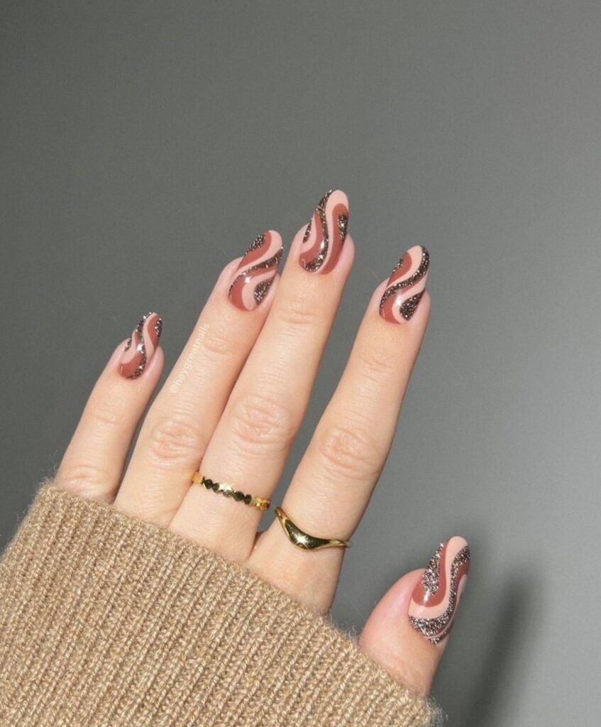Almond Nails with Brown Beige Glitter Swirls Almond Nails with Brown Beige Glitter Swirls — Cute Brown Nails